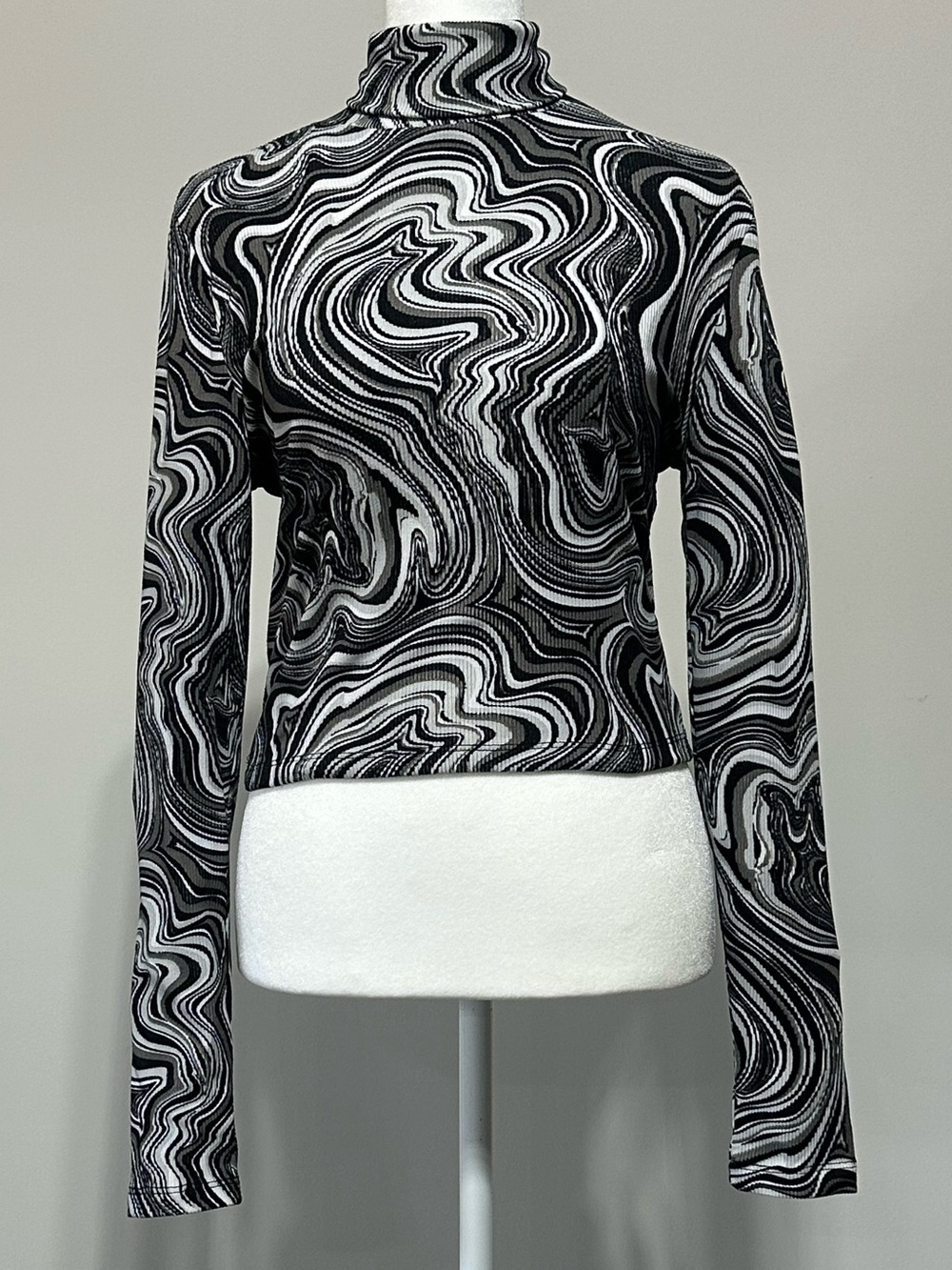 Justify Swirl Mesh Mock Neck Long Sleeve Top Black White Size M